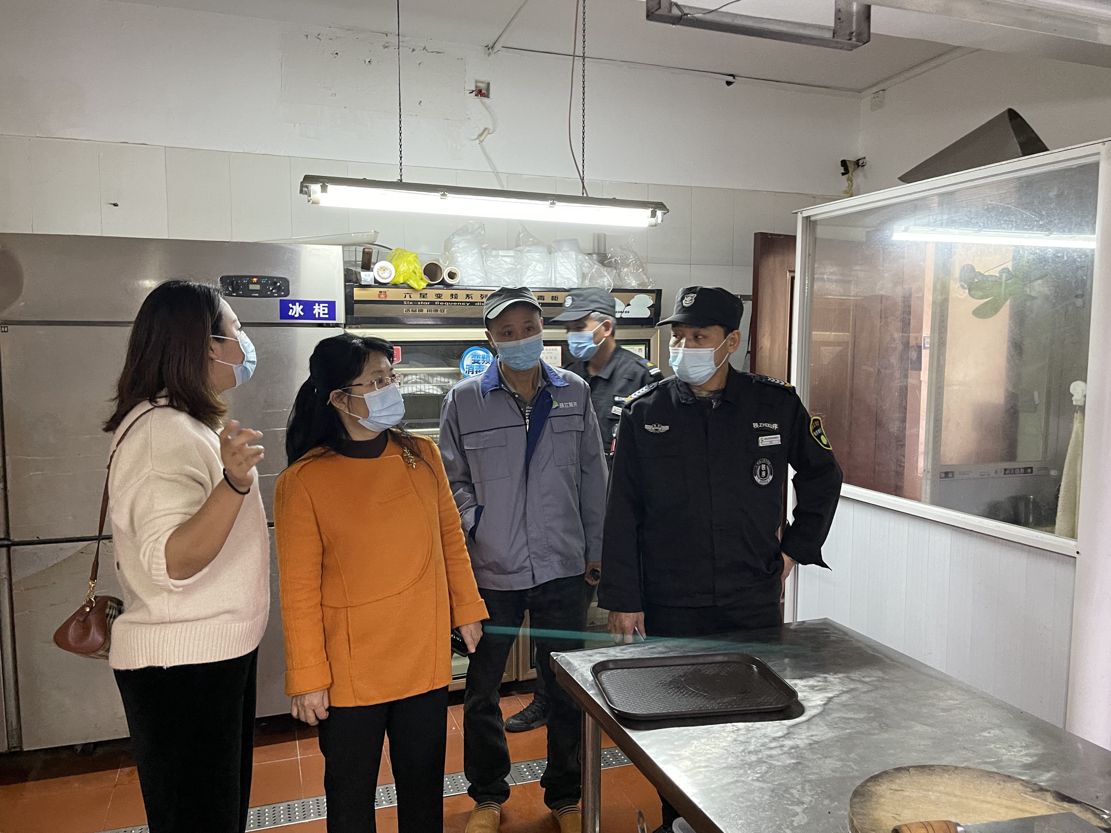 /QJ_091754274367.jpg 了解邕州老街租戶經(jīng)營情況(葉麗婷攝).jpg