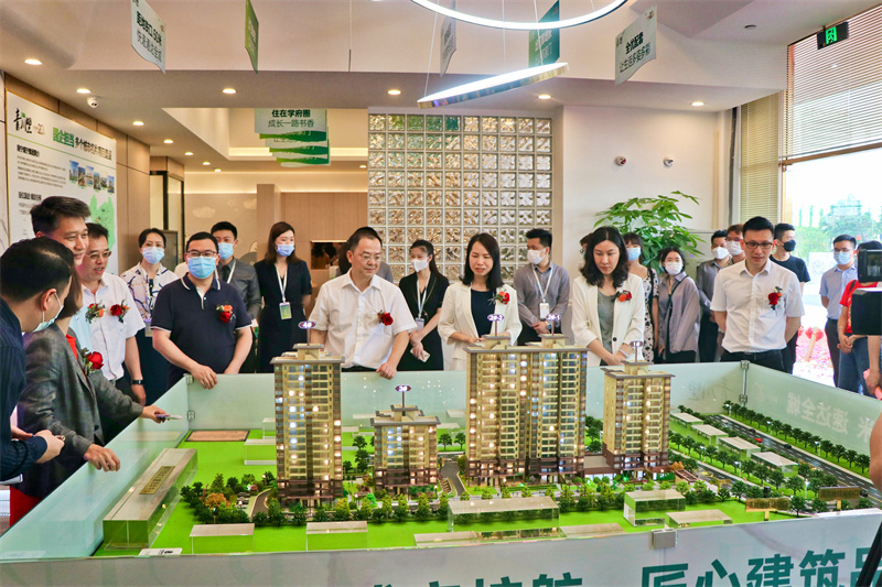 /QJ_277194145416.jpg 參觀項(xiàng)目沙盤.jpg