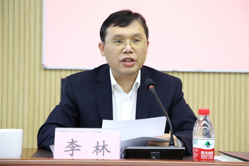 /QJ_938518341260.jpg 李林代表公司經(jīng)營班子作年度工作報告(拍攝:柒紅).jpg